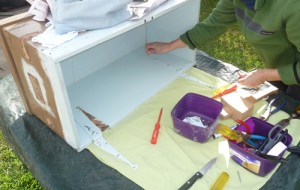 Removing the metal fittings from the chest Removing the metal fittings from the chest