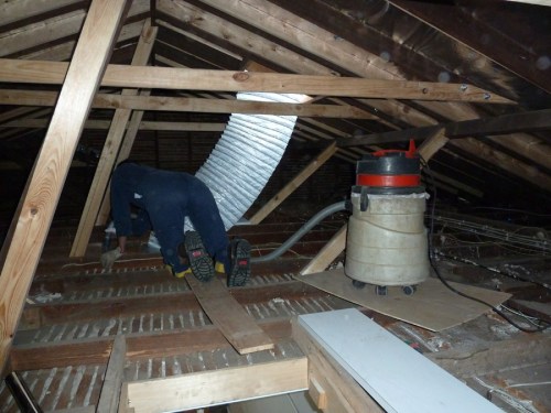 Using the industrial vacuum