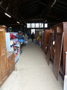mt buffalo chalet clearing auction - furniture-1