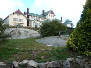 mt-buffalo-chalet_front